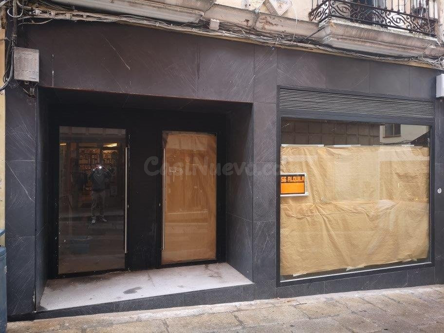 Se alquila local céntrico habilitado para hostelería en la calle Pintores