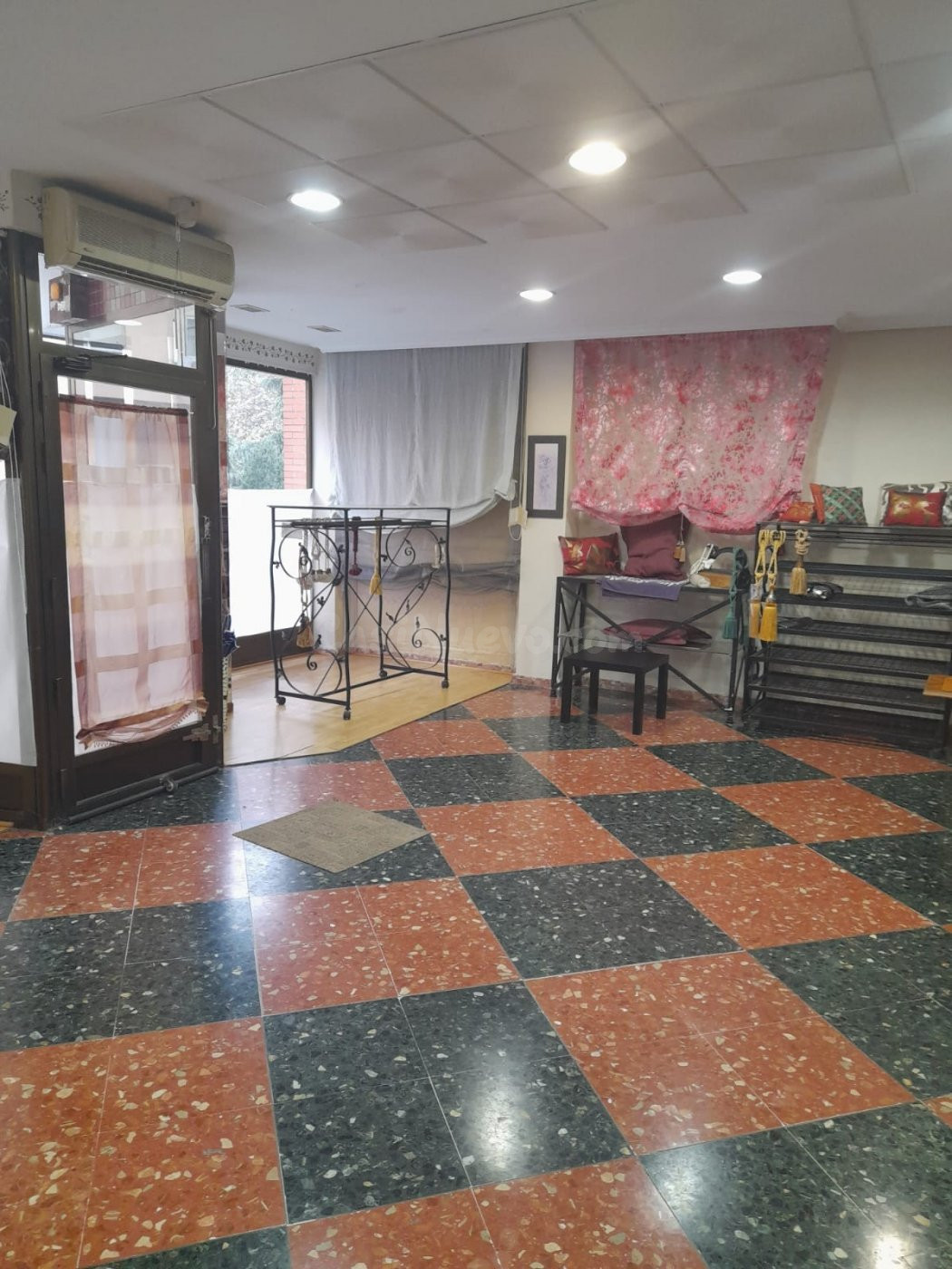 Se alquila gran local en Moctezuma con muchas posibilidades