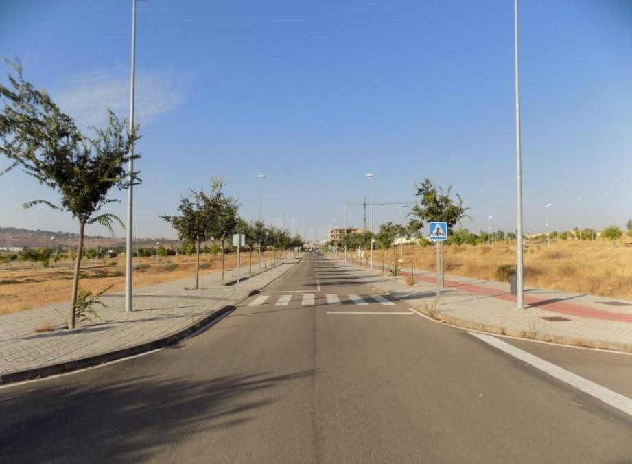 Tres parcelas en venta en zona de máxima expansión  ( 180 metros cada una )