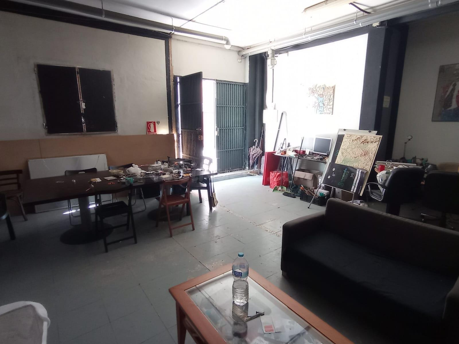 Gran local junto en Plaza Marrón (En remodelación)