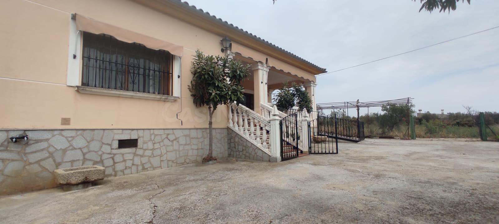 Chalet con 6500m de parcela en Torremocha - foto 3