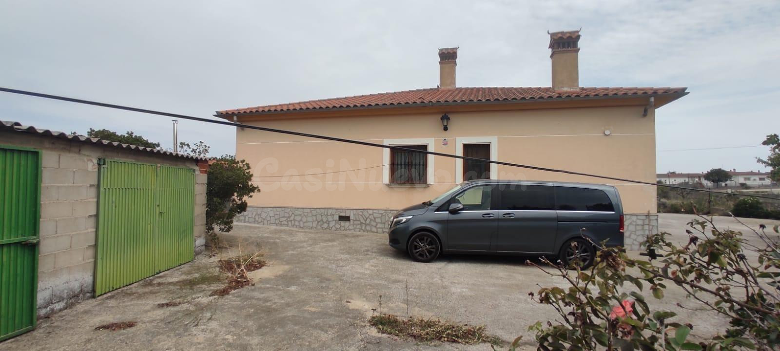 Chalet con 6500m de parcela en Torremocha - foto 5