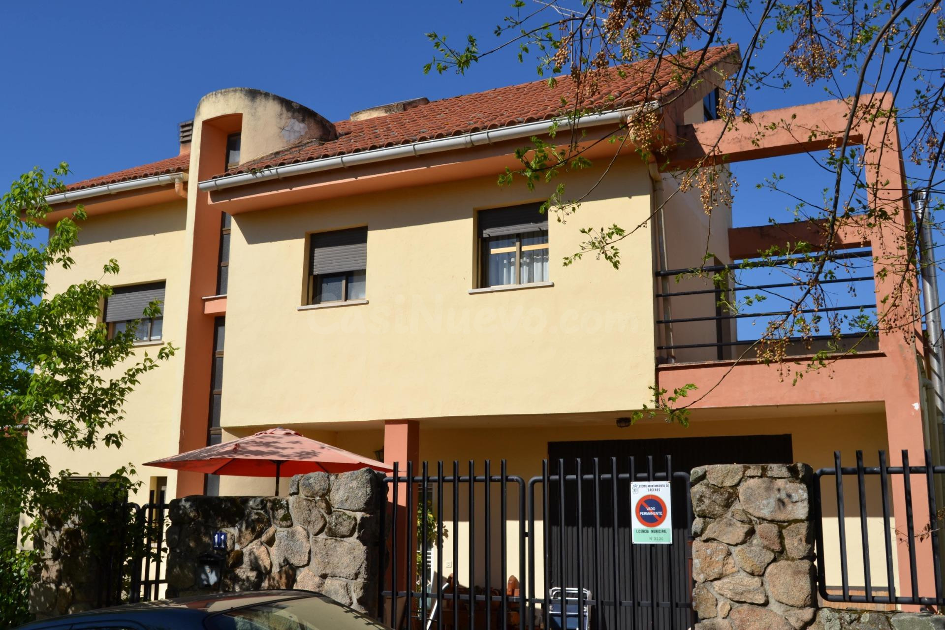 Chalet independiente formado por dos viviendas