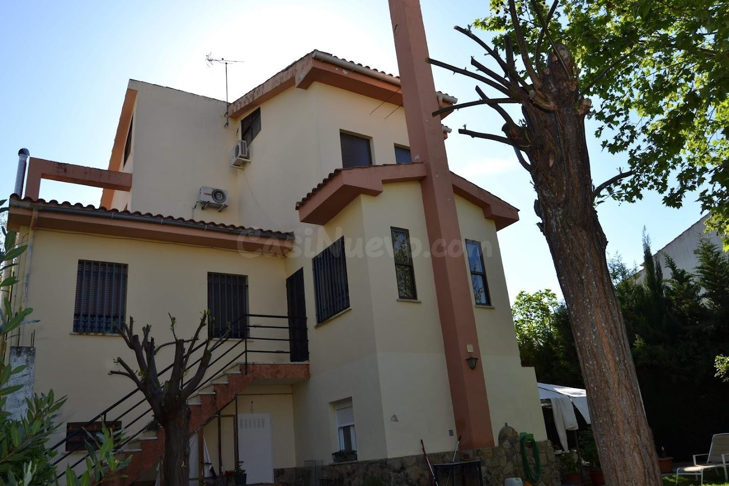 Chalet independiente formado por dos viviendas - foto 2