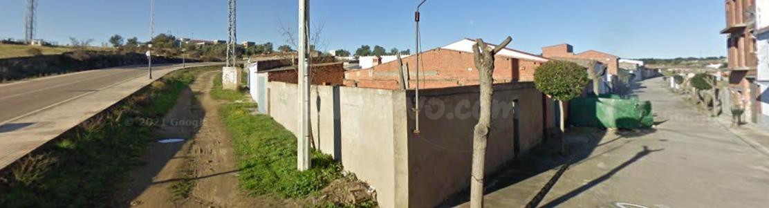 Solar con edificio en obras en Garrovillar de Alconetar
