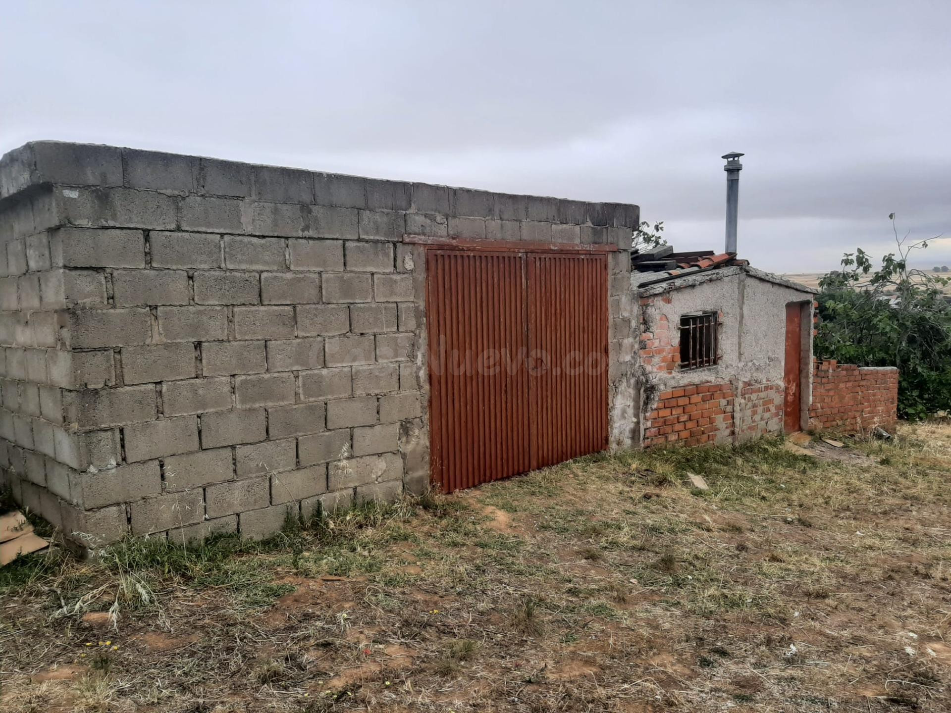 Parcela con construcción de 65 metros en Sierra de Fuentes