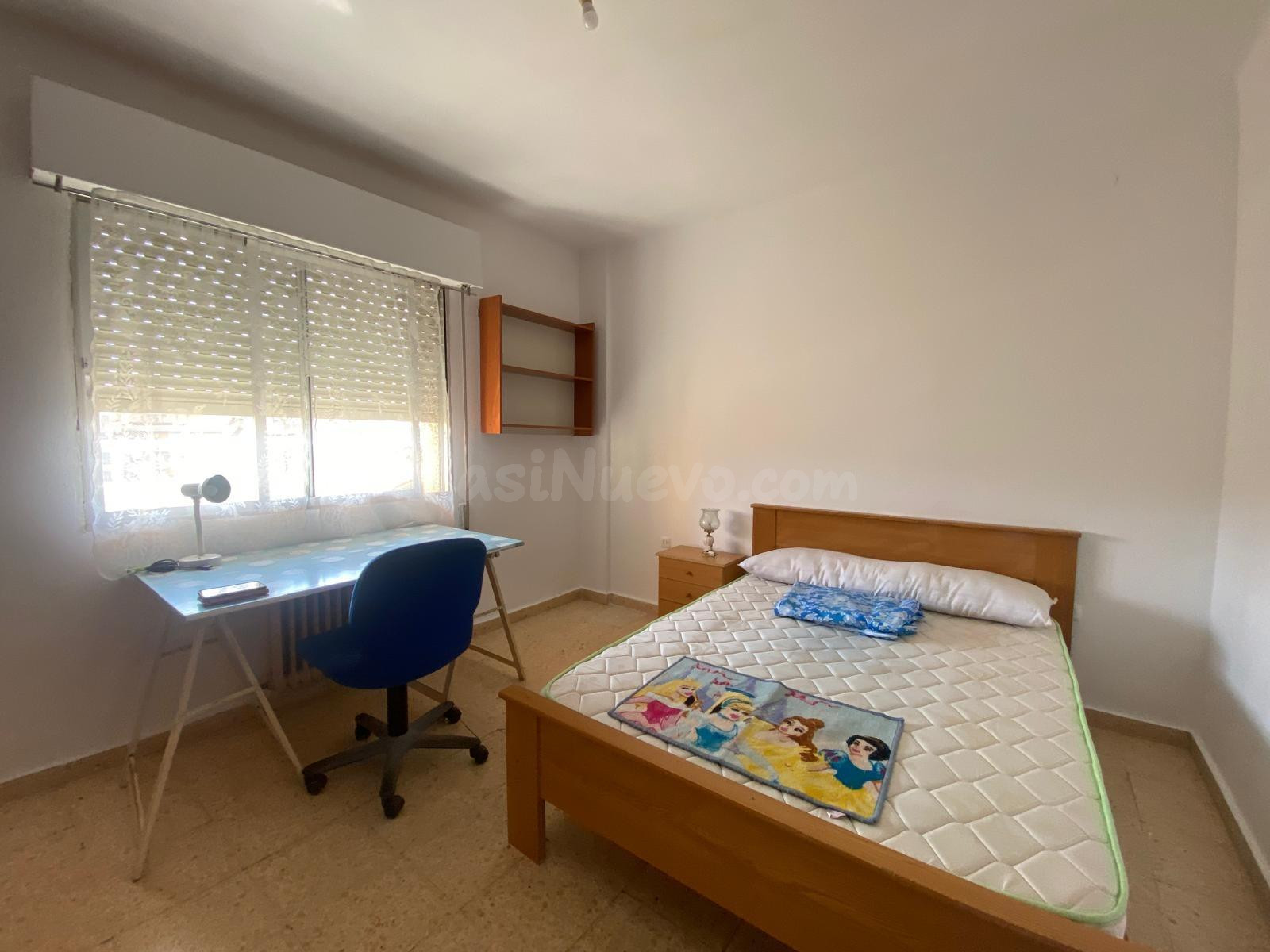 Piso por habitaciones en zona Perú