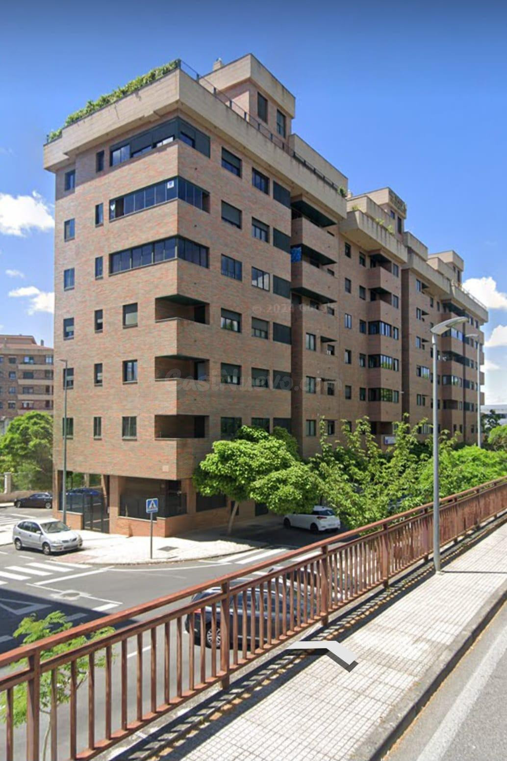 Amplia plaza de garaje