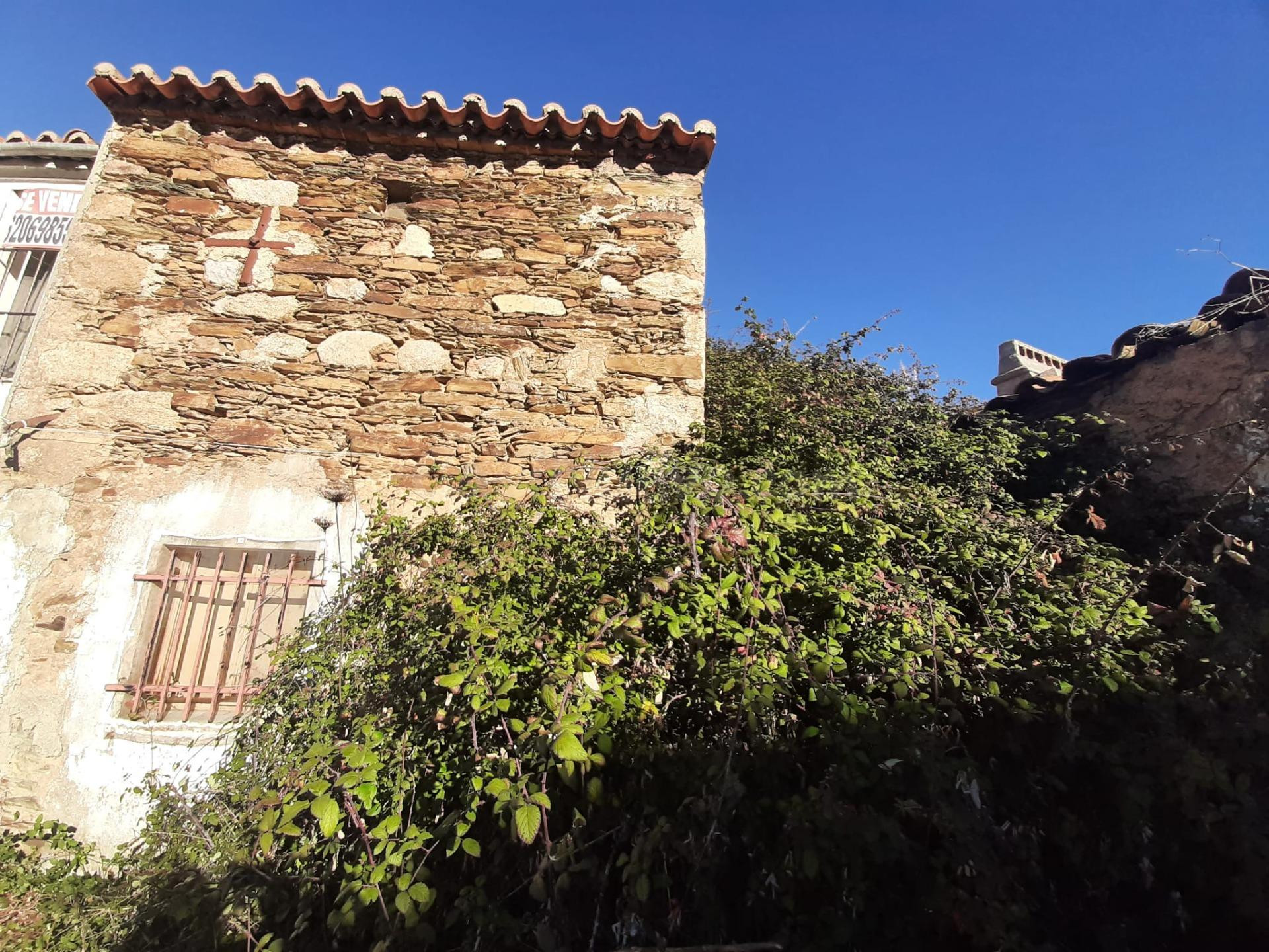 Casa para reformar con patio en Botija