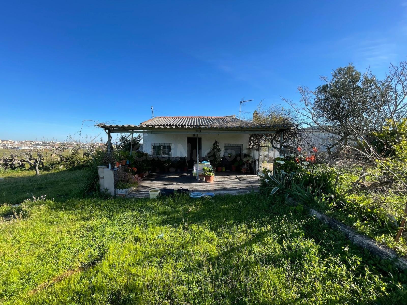 CASA DE CAMPO EN CÁCERES CON ESCRITURAS
