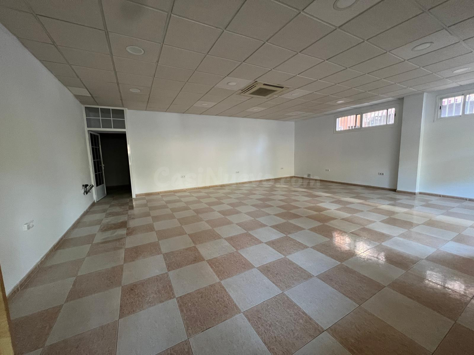 Local comercial en Montesol