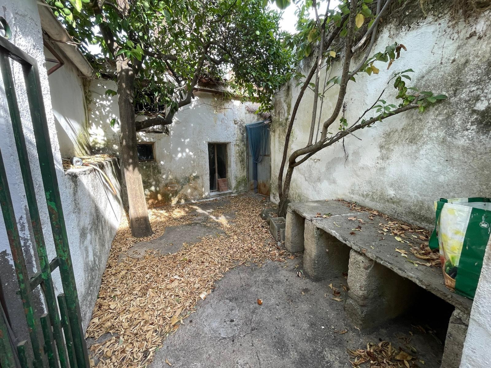 CASA CON PATIO EN TORRE DE SANTA MARIA