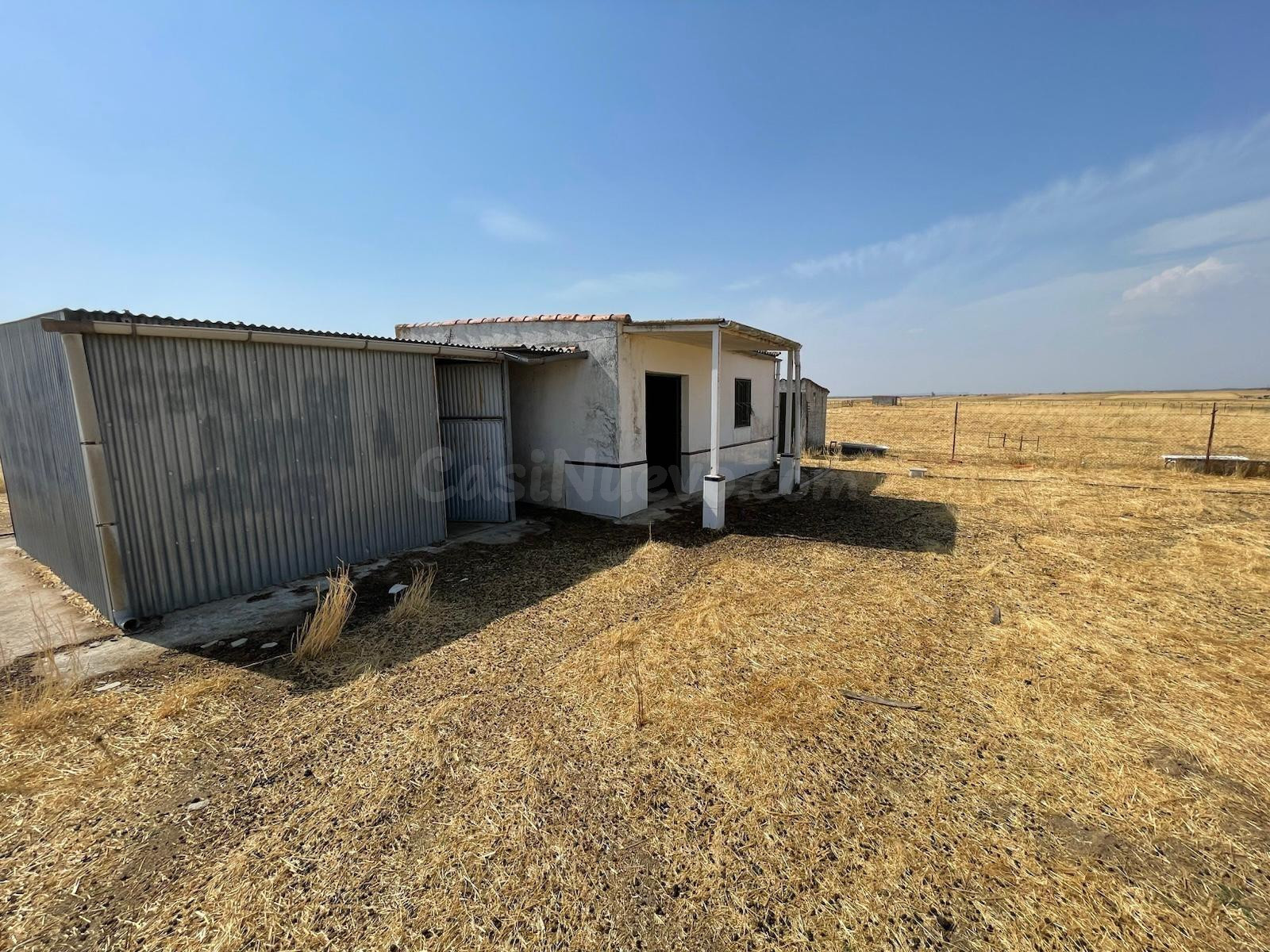 PARCELA RUSTICA DE 11418 METROS CON CONSTRUCCIÓN EN MALPARTIDA DE CÁCERES