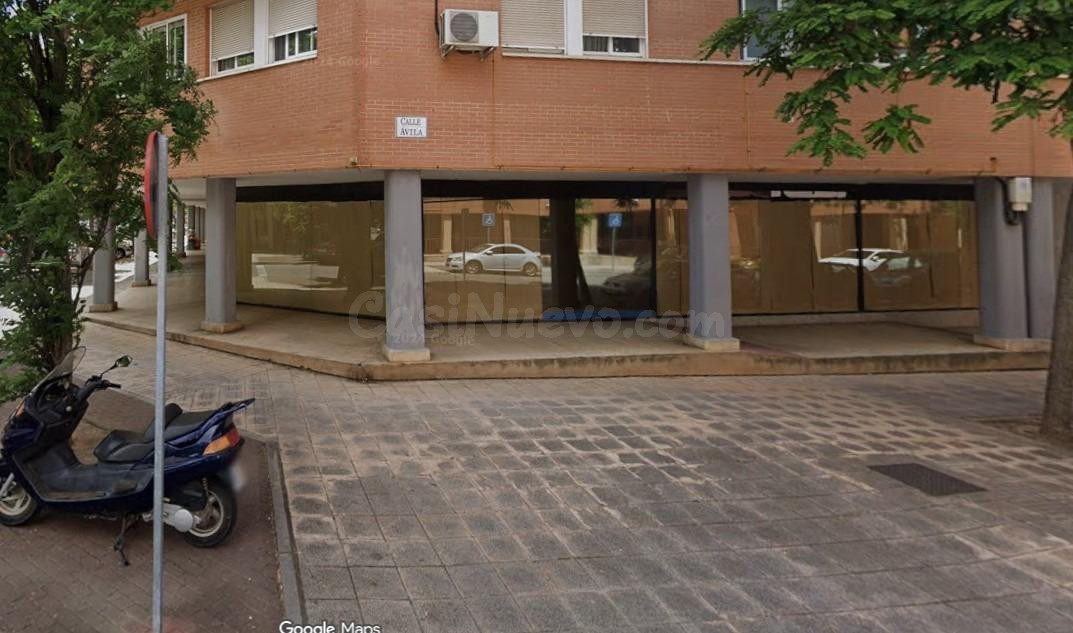 Local en Nuevo Cáceres de esquina