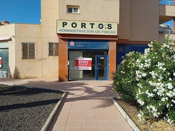 VENTA DOS LOCALES PARA EMPRENDER NEGOCIO EN LA MANGA DEL MAR MENOR