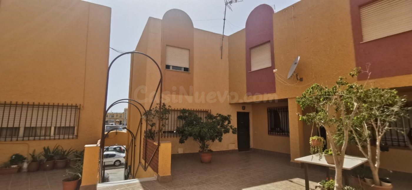 Se vende dúplex en La Mojonera