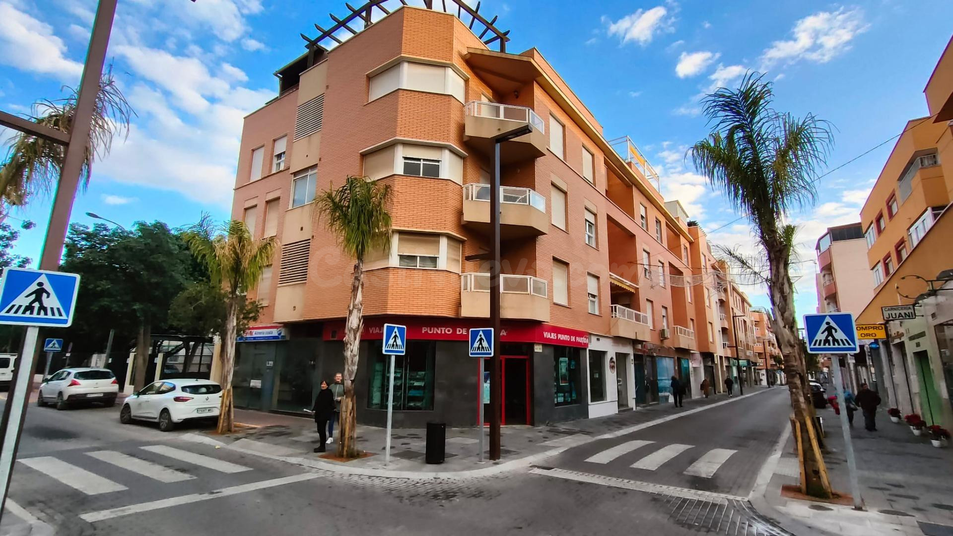 Piso con local comercial en El Ejido