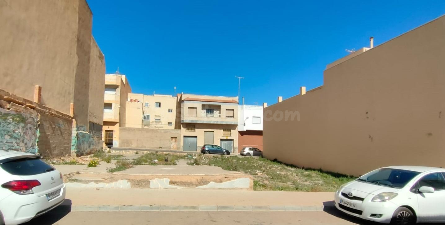 Parcela urbana en Santa María del Águila