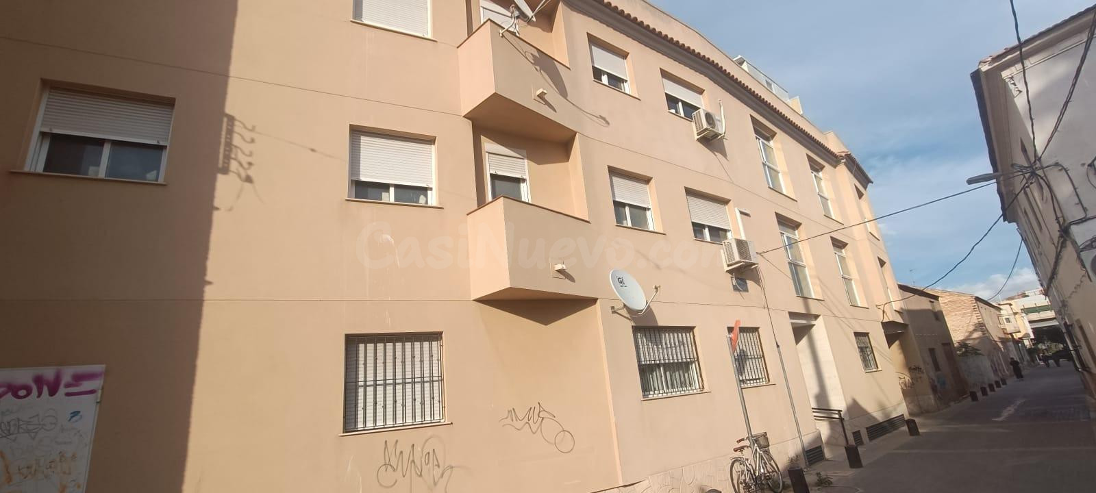 OPORTUNIDAD, SE VENDE PLAZA DE GARAJE JUNTO A LA CALLE LA VIA