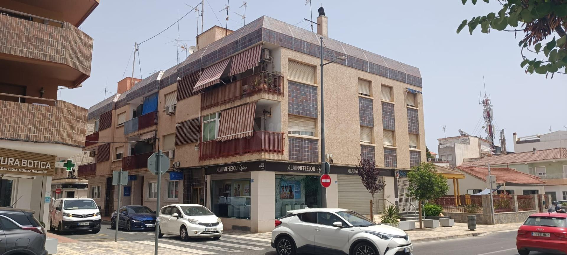 OPORTUNIDAD, SE VENDE PLAZA DE GARAJE CERRADA EN EL CENTRO DE SAN JAVIER