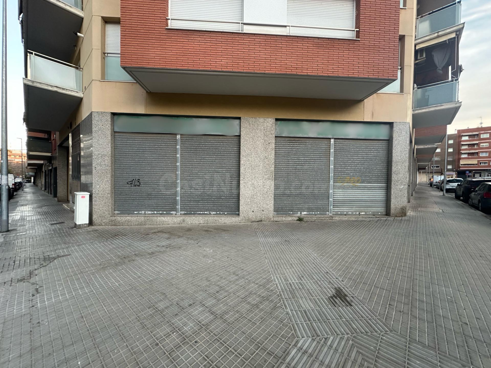 ¡Gran Oportunidad! Local en Venta en Viladecans con Amplias Posibilidades