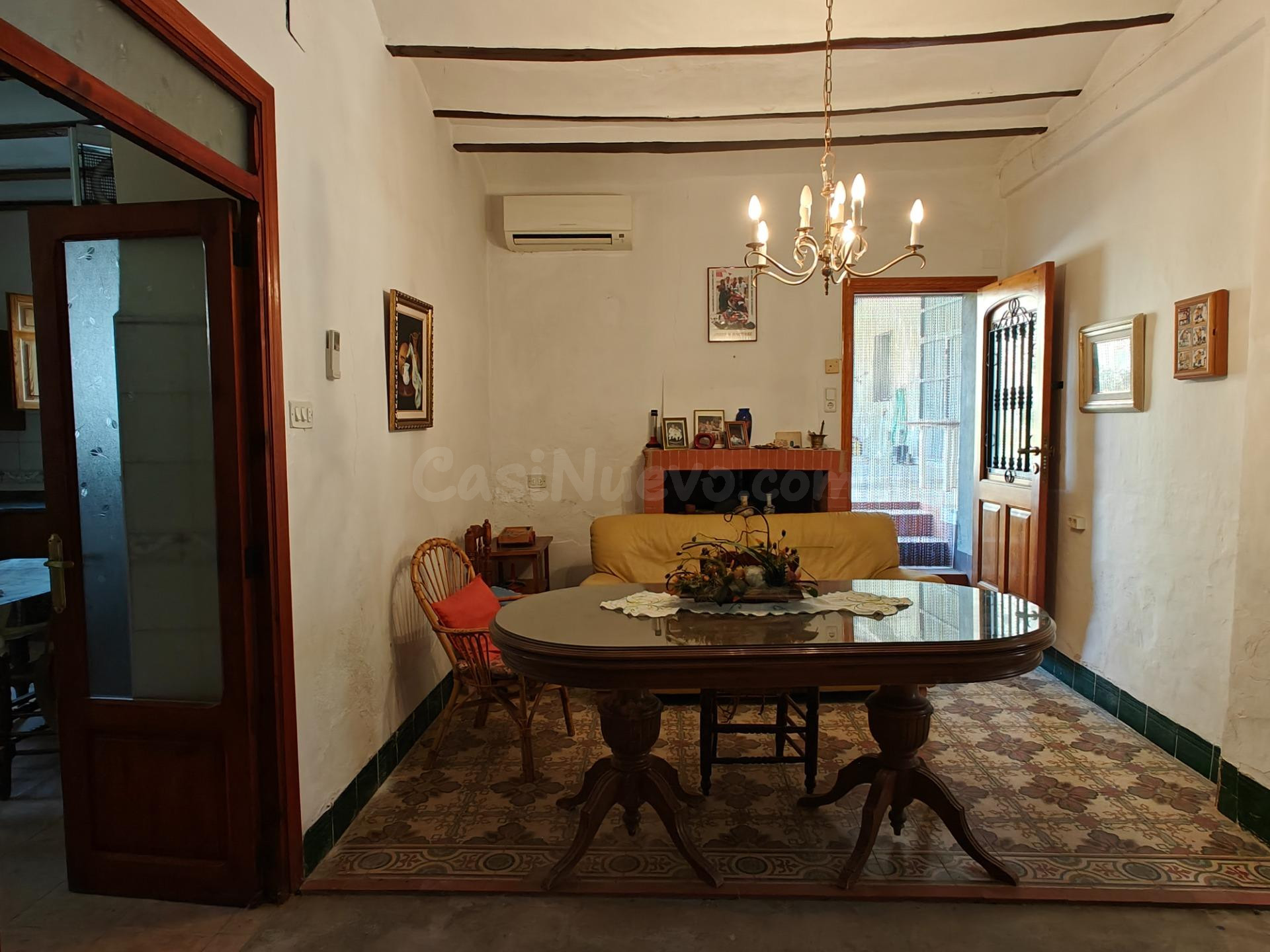 Casa de pueblo con solar urbano - foto 4
