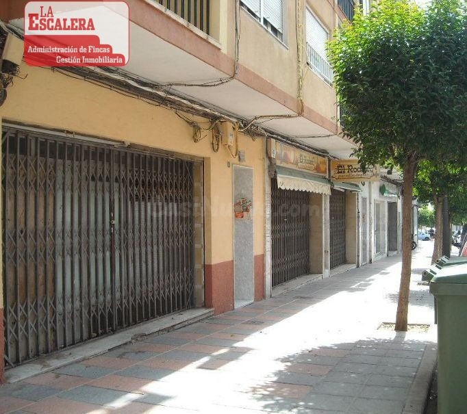Av. Elda, a pie de calle, 148m2