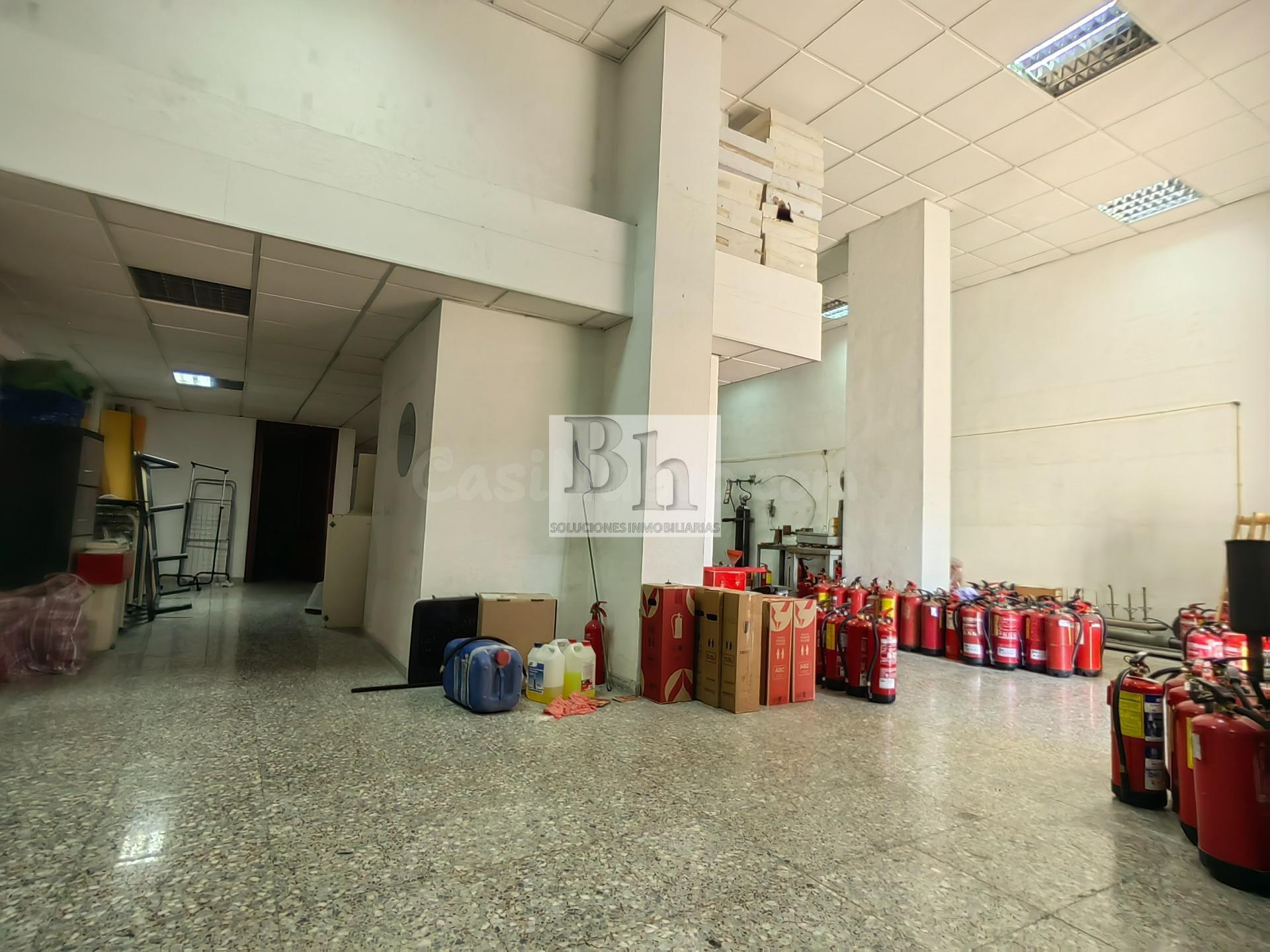 BLANHOGAR VENDE MAGNÍFICO LOCAL EN SANTA CRISTINA!!!