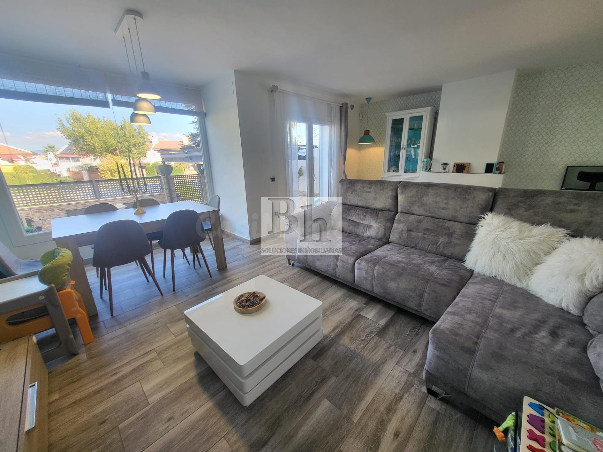 BLANHOGAR vende en Alhaurín de la Torre Chalet adosado.