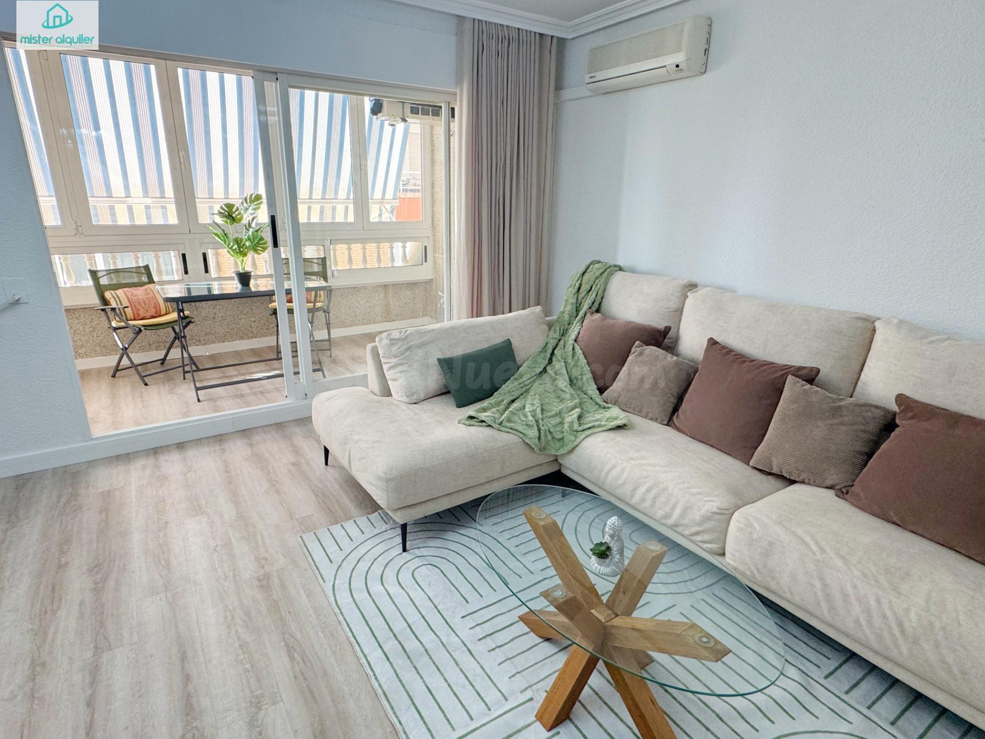 APARTAMENTO LUMINOSO A 100 METROS DE LA PLAYA EN EL CAMPELLO, LISTO PARA ENTRAR A VIVIR