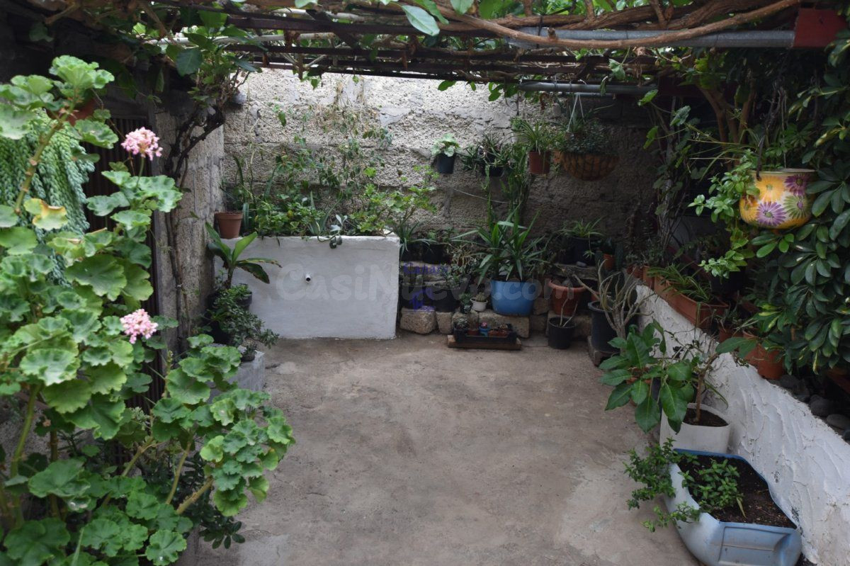 En venta terreno urbano de esquina en chio guia de isora Tenerife