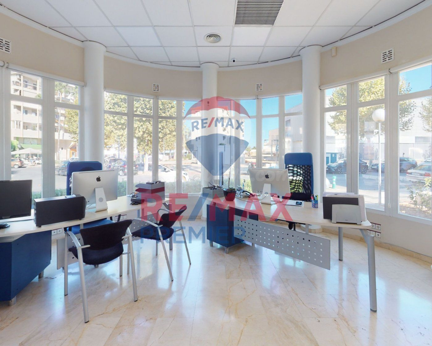 Se vende local comercial en L´Albir, a escasos metros de la playa.