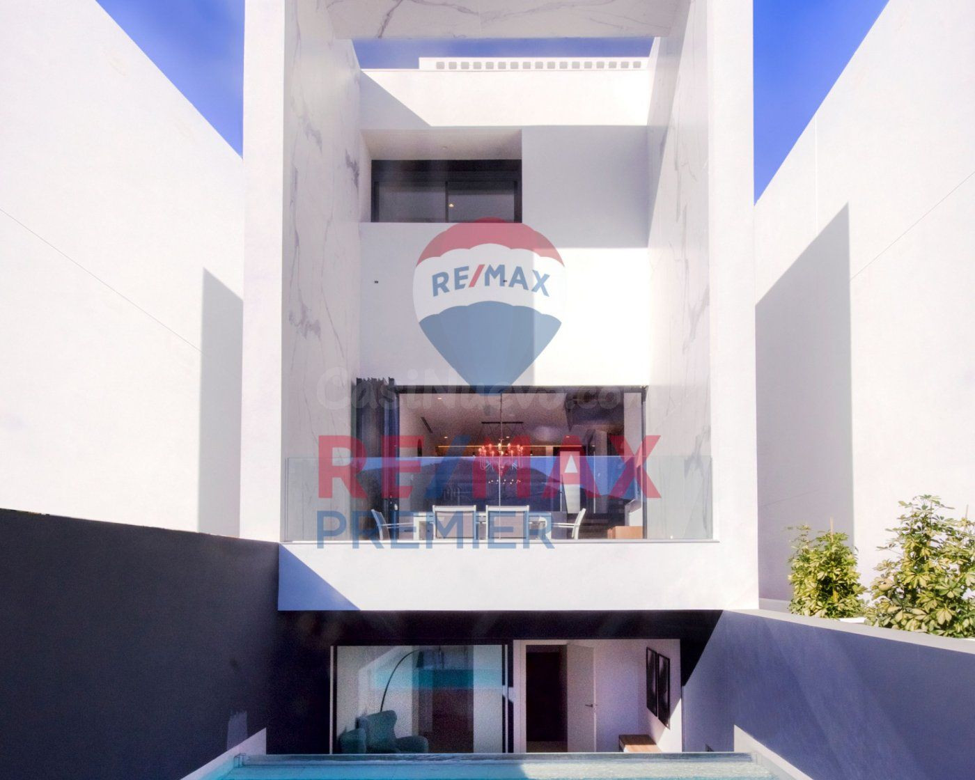 Una nueva y preciosa villa, en una urbanización privada excepcional, aquí en el Albir!
