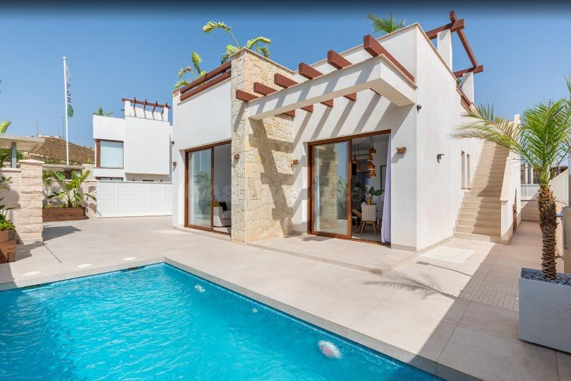 VILLA INDEPENDIENTE a 200 m de la PLAYA en VERA -ALMERÍA