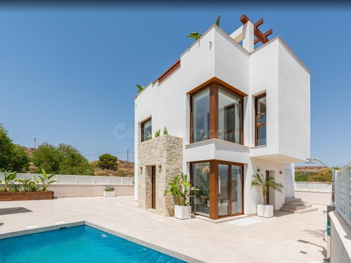 VILLA INDEPENDIENTE a 200 m de la PLAYA en VERA -ALMERÍA