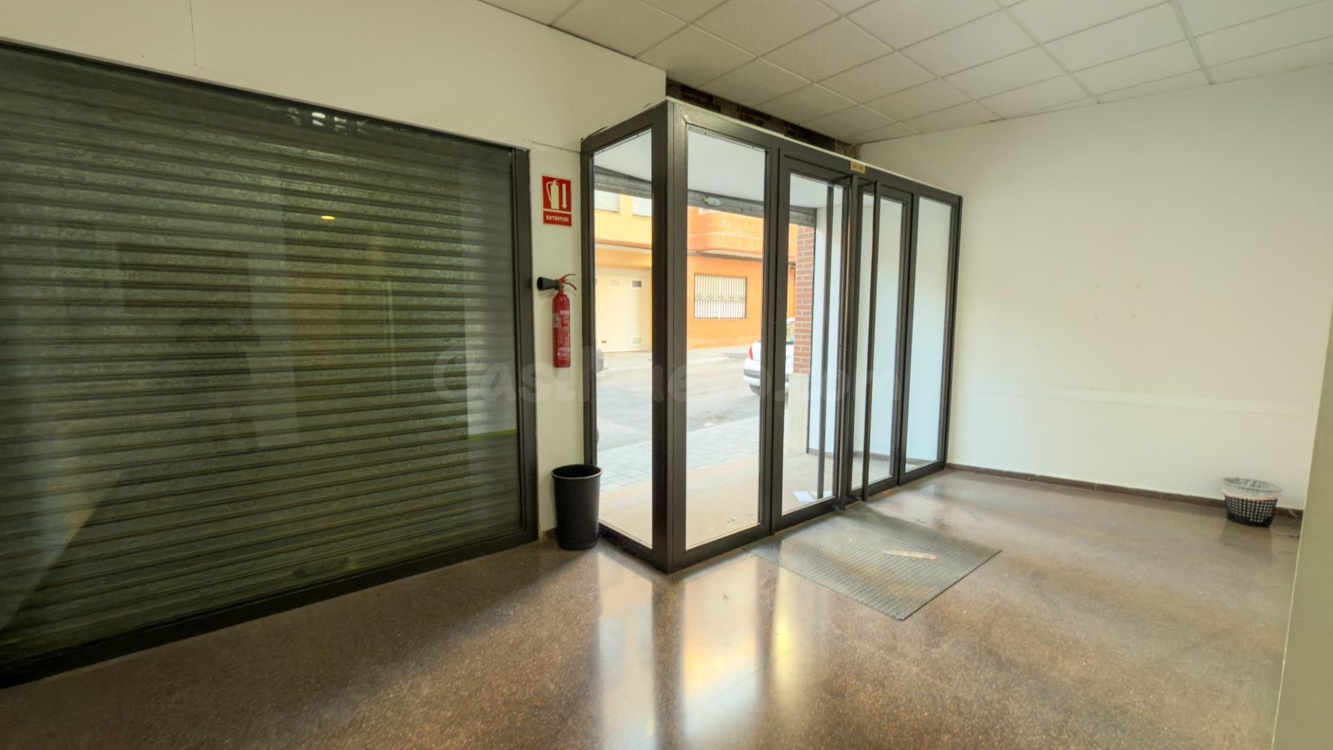 Local Comercial amplio y versátil Junto a Gran Via