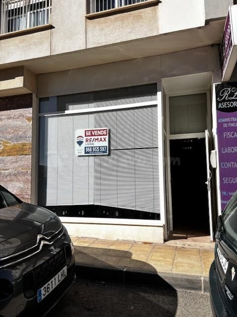 MAGNIFICO BAJO COMERCIAL EN TOTANA