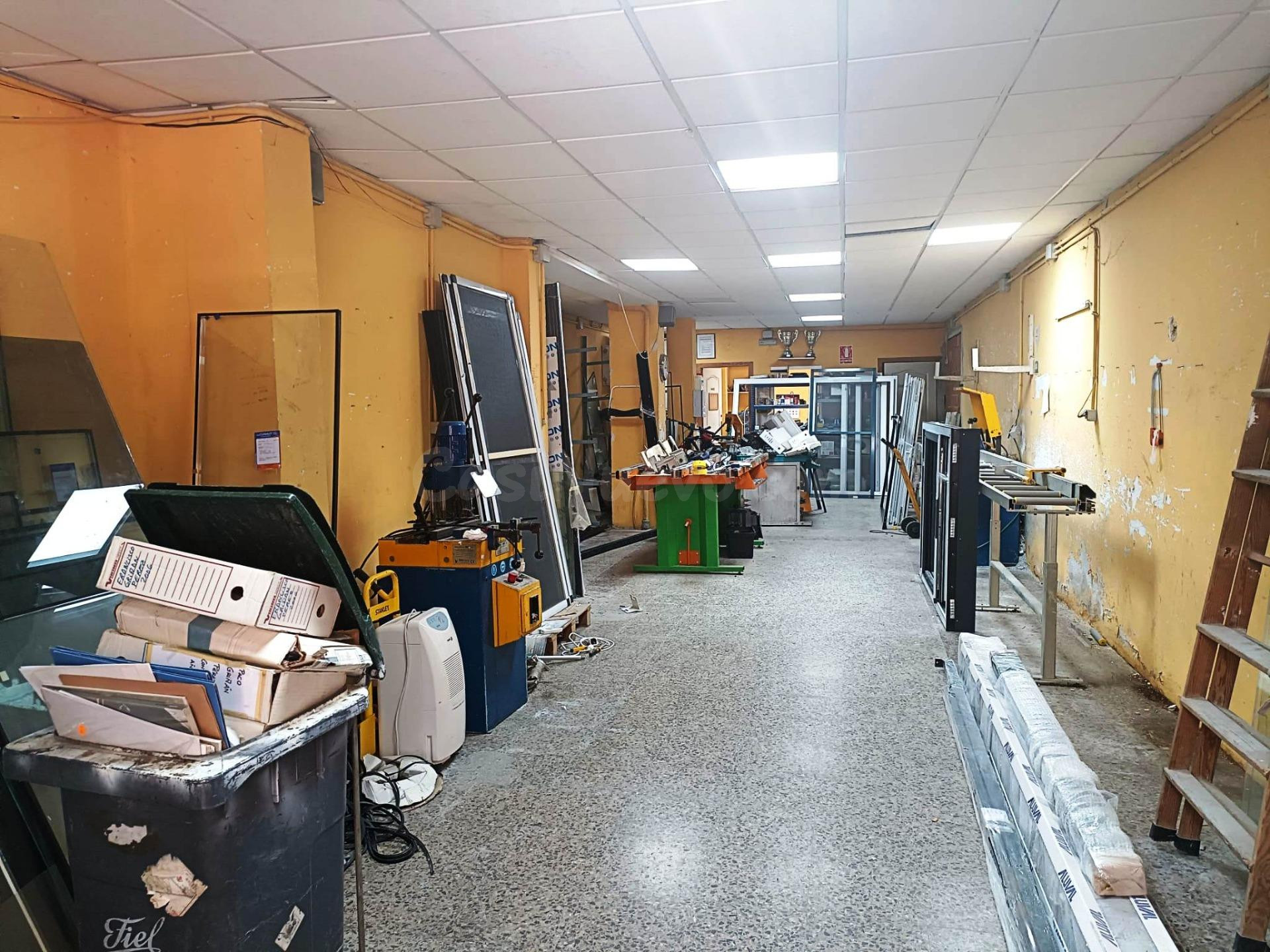 VENTA LOCAL DE CARPINTERIA METÁLICA EN FUNCIONAMIENTO