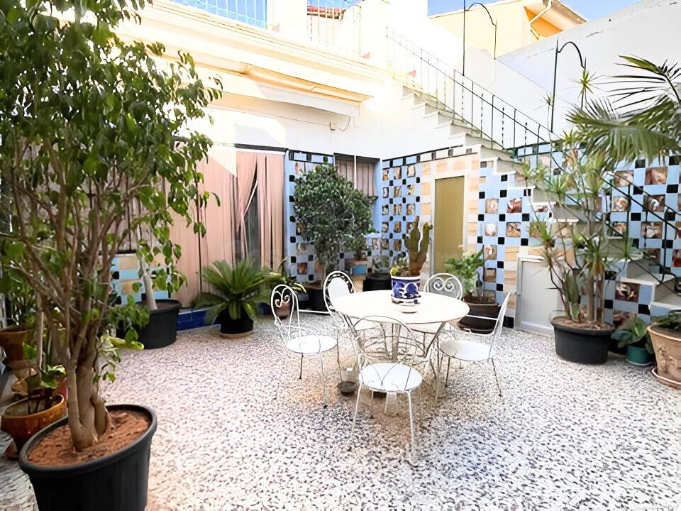 ¡¡¡ Amplia vivienda en Burjassot con doble terraza, garaje y trastero ¡¡¡