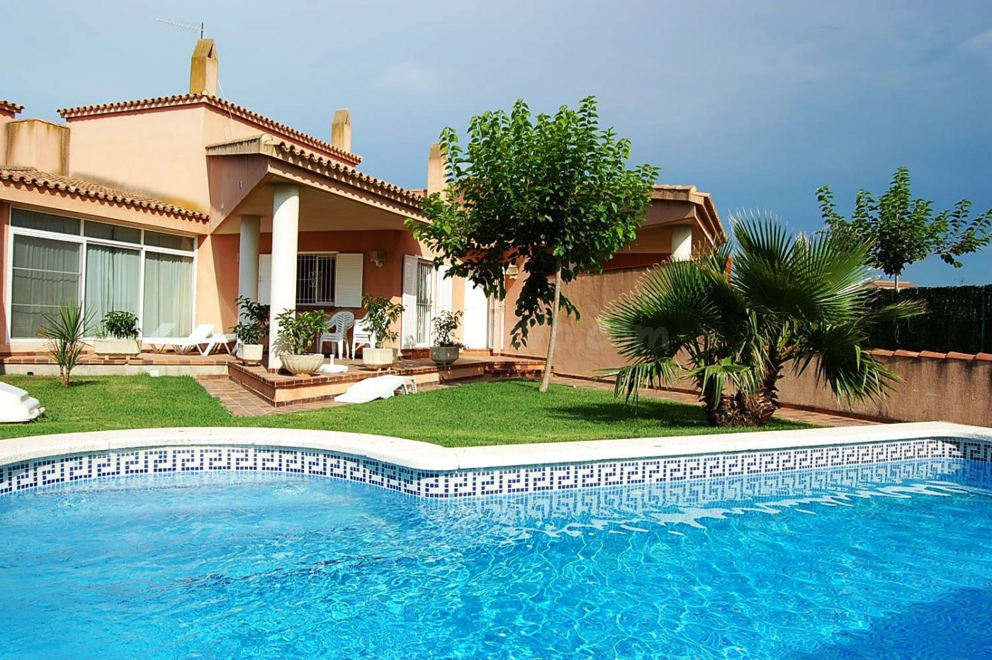 Chalet de 4 dormitorios con Piscina en Riumar