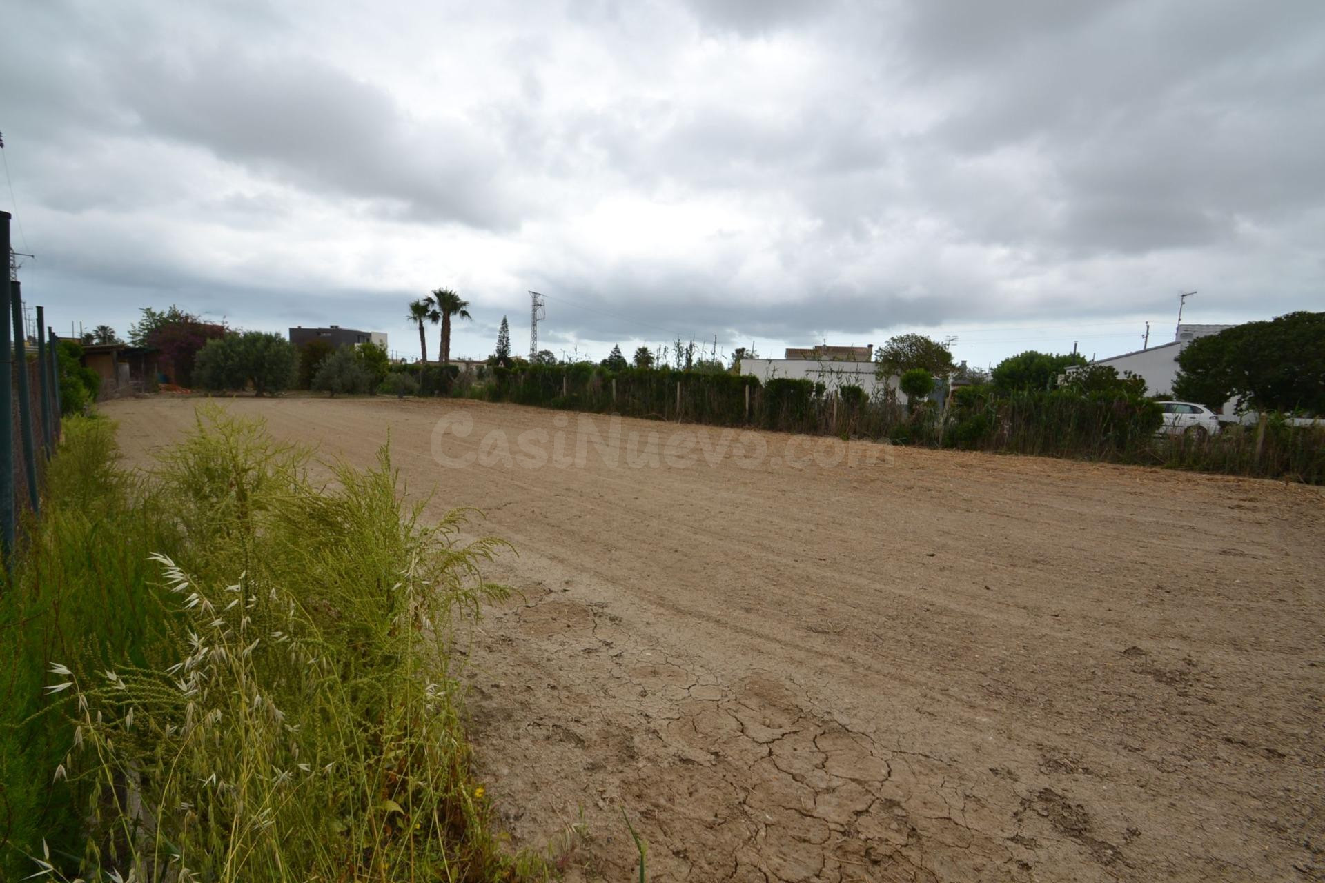 Suelo urbano de 900 m2 en venta, ideal para proyecto residencial o comercial