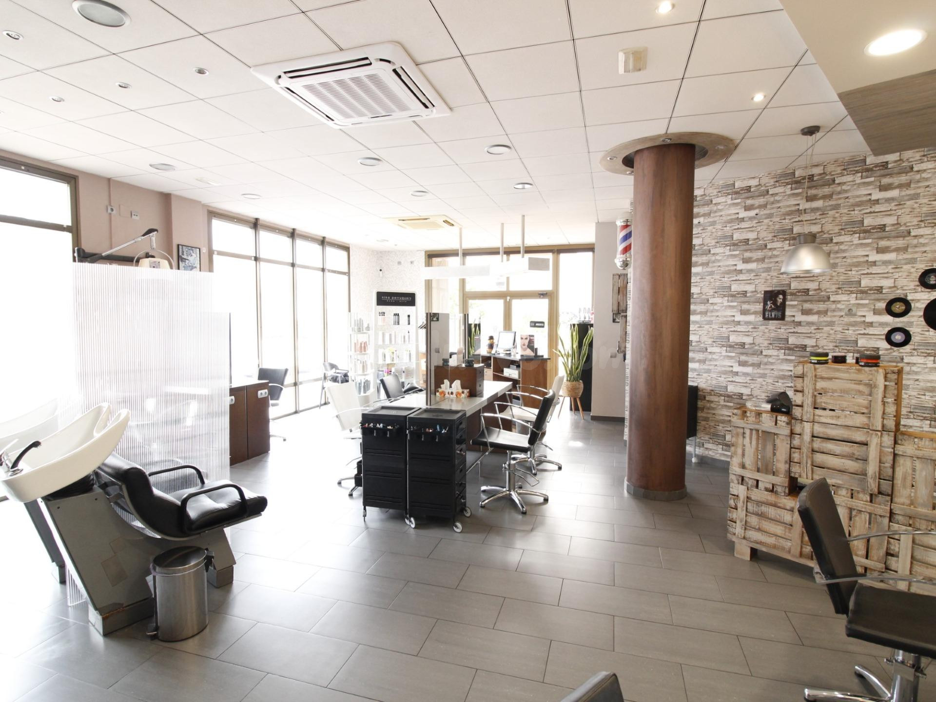Local comercial muy cerca del paseo maritimo