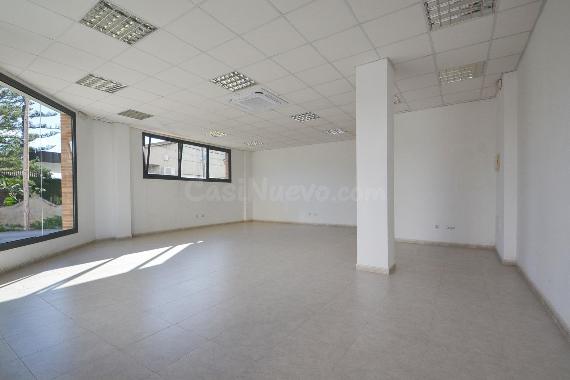 ¡Oportunidad única! Local comercial en venta en Deltebre