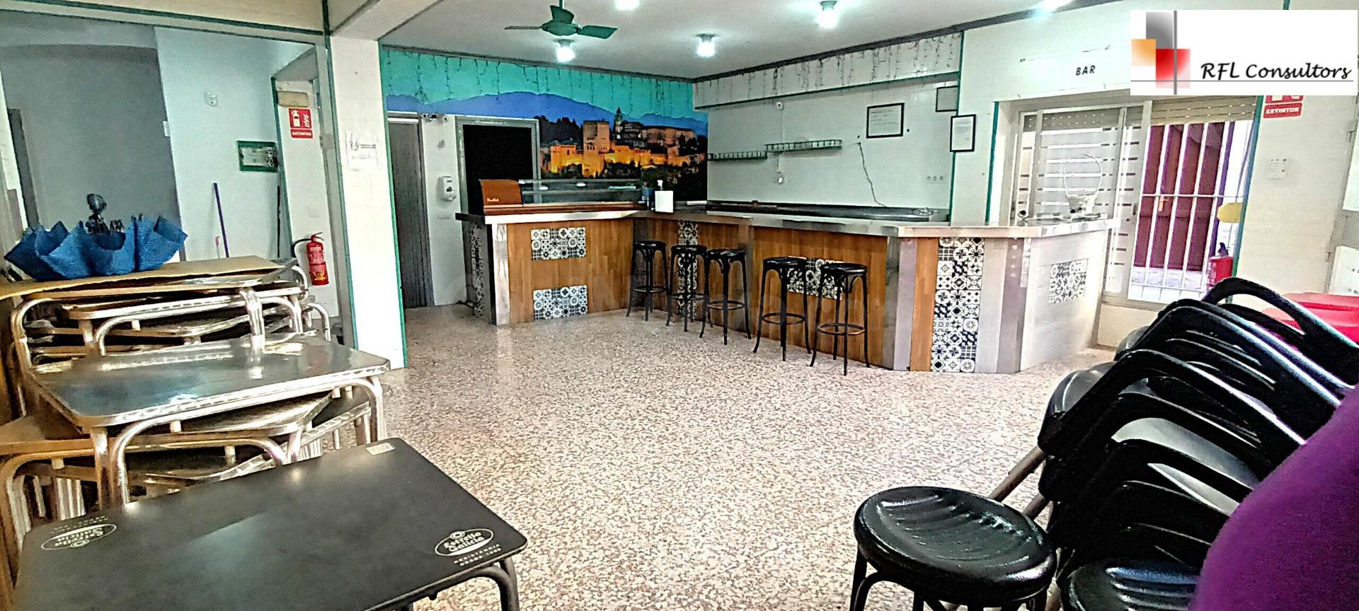 LOCAL COMERCIAL EN PLAZA PEATONAL - foto 3