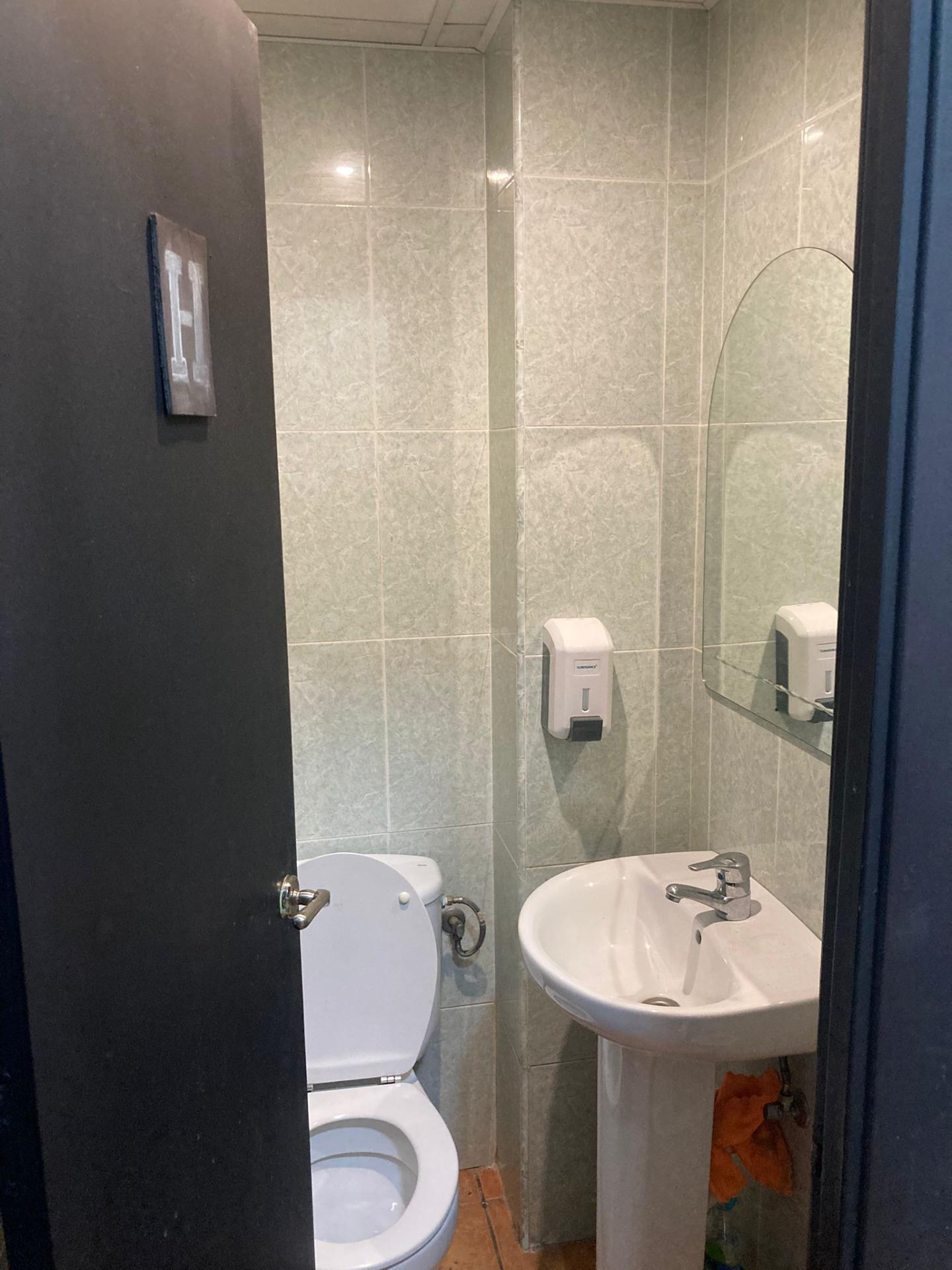 ¡Oportunidad única en Benidorm! Local comercial totalmente e - foto 5
