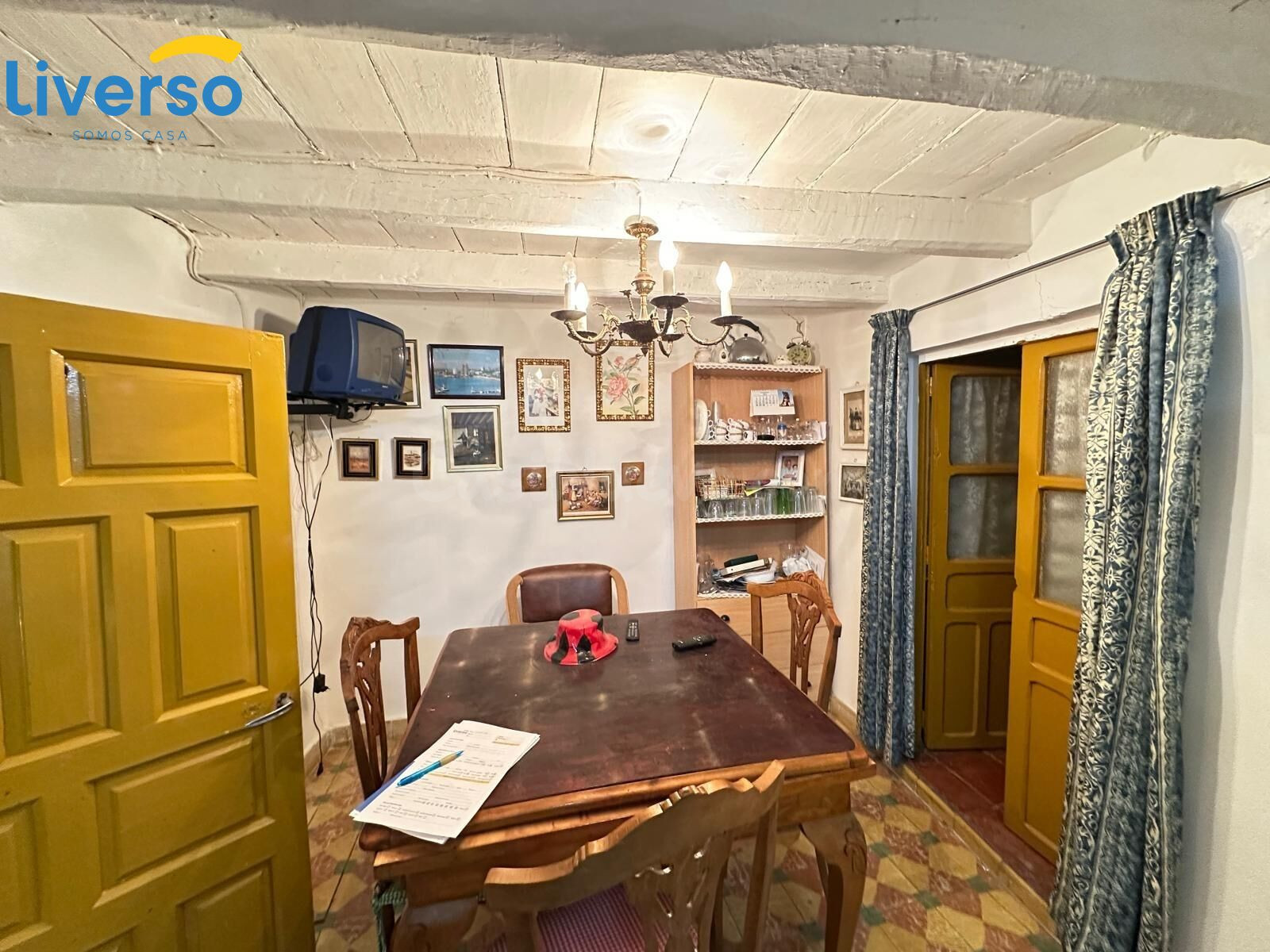 Casa con Alma en el Corazón del Pueblo – Oportunidad Única para Reformar y Revivir