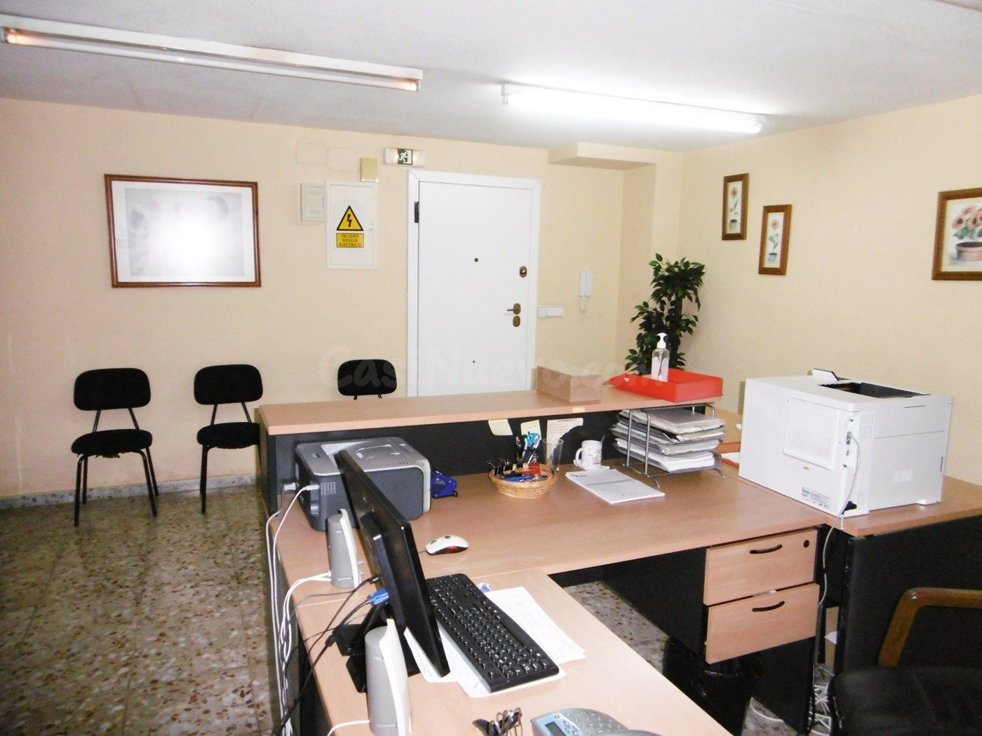 Entresuelo comercial en  Avda. Libertad, Elche
