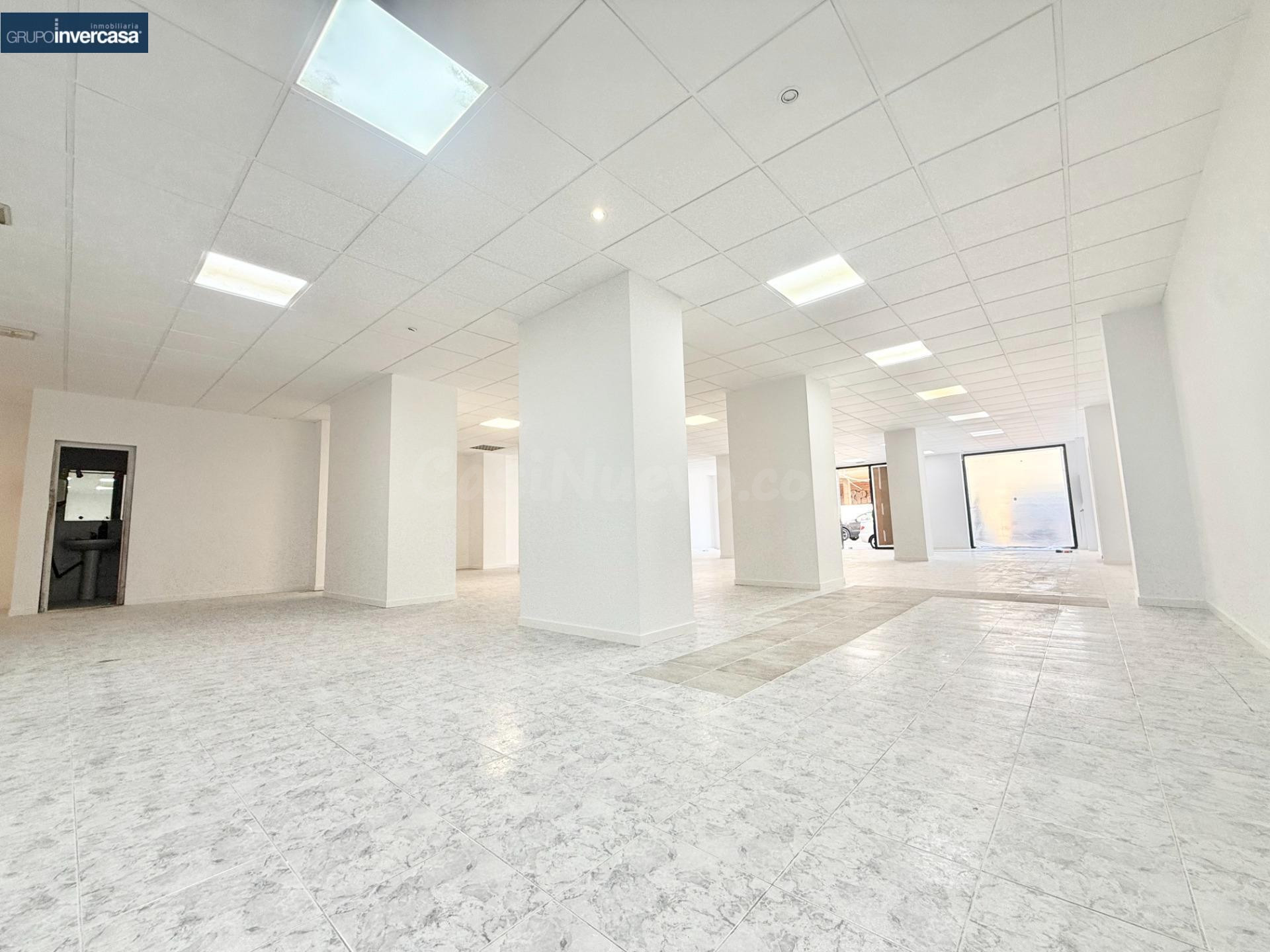 Local comercial reformado de 508m2 en edificio modernista en zona Menendez y Pelayo de Alfafar