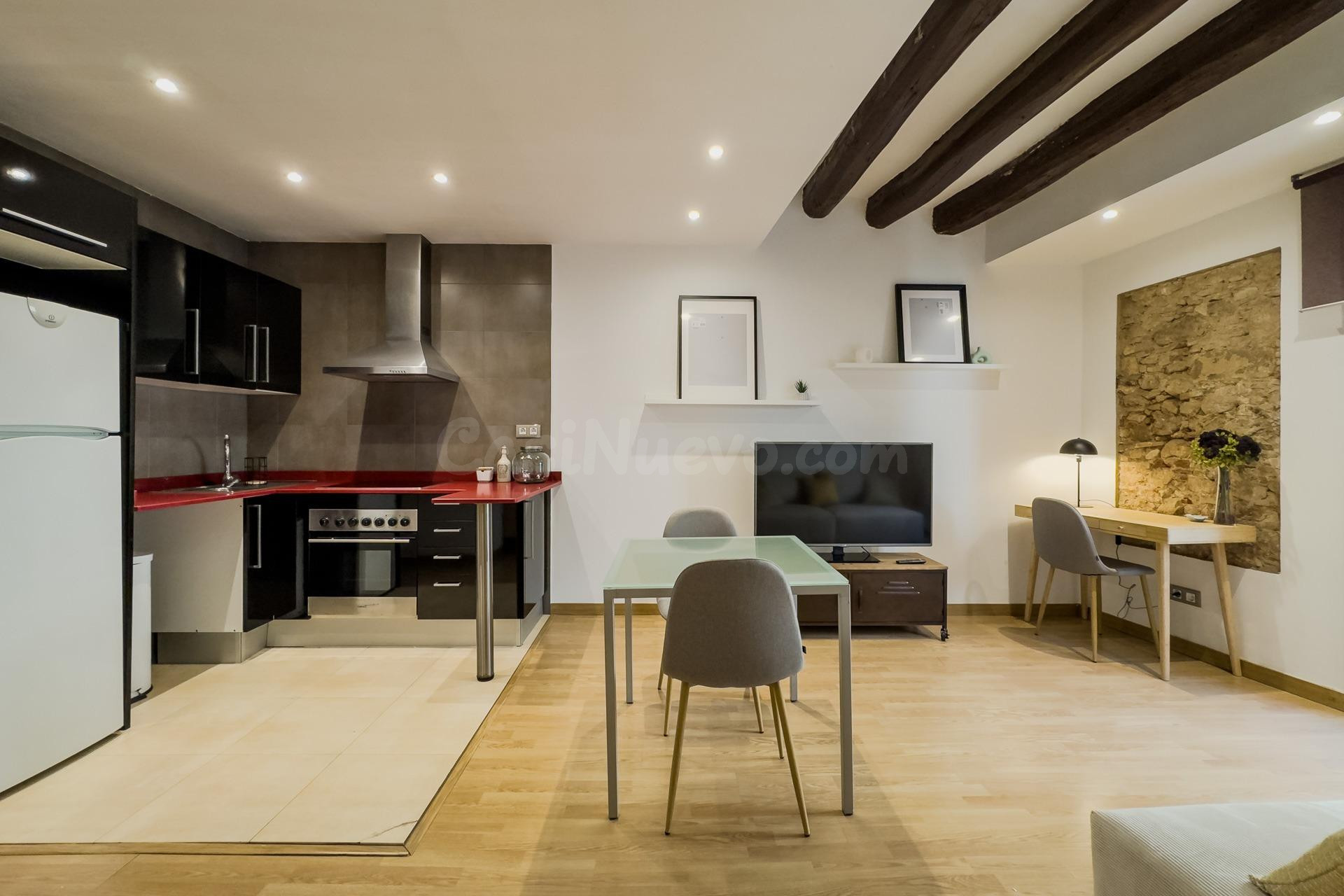 Fantástico piso reformado con encanto a pocos metros del Mer - foto 2