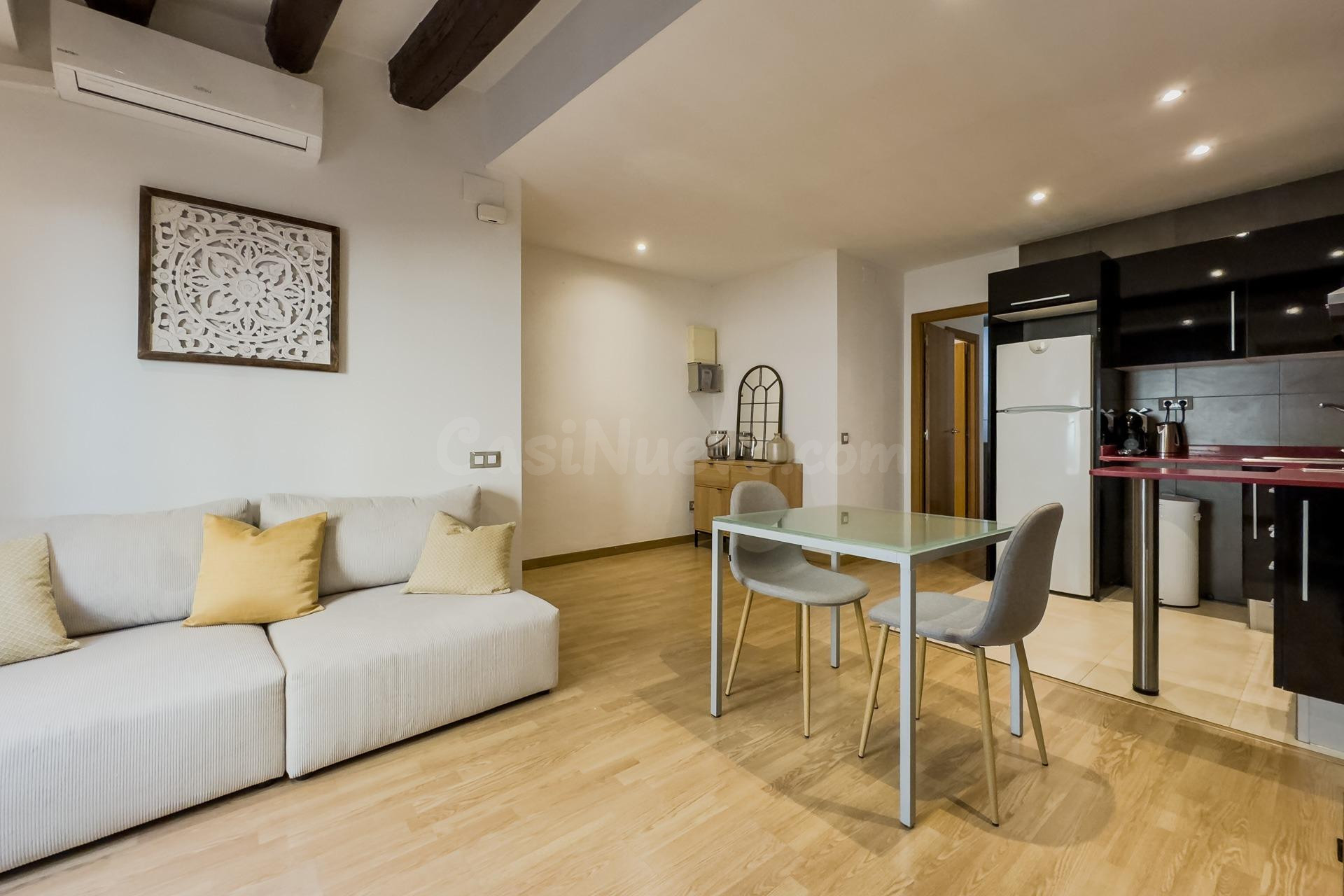 Fantástico piso reformado con encanto a pocos metros del Mer - foto 4